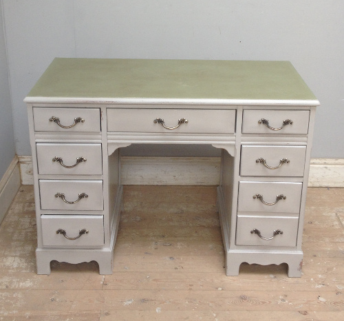 DECORATIVE PEDELSTAL DESK